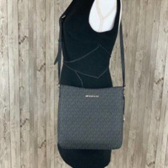🌺NWT Michael Kors LG Crossbody Bag Black - Picture 7 of 8
